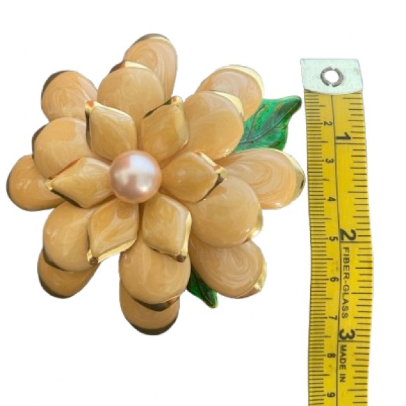 Joan Rivers Gold Tone Peach, Green Enamel Faux Pearl Flower Brooch, Signed M55 - Picture 2 of 3